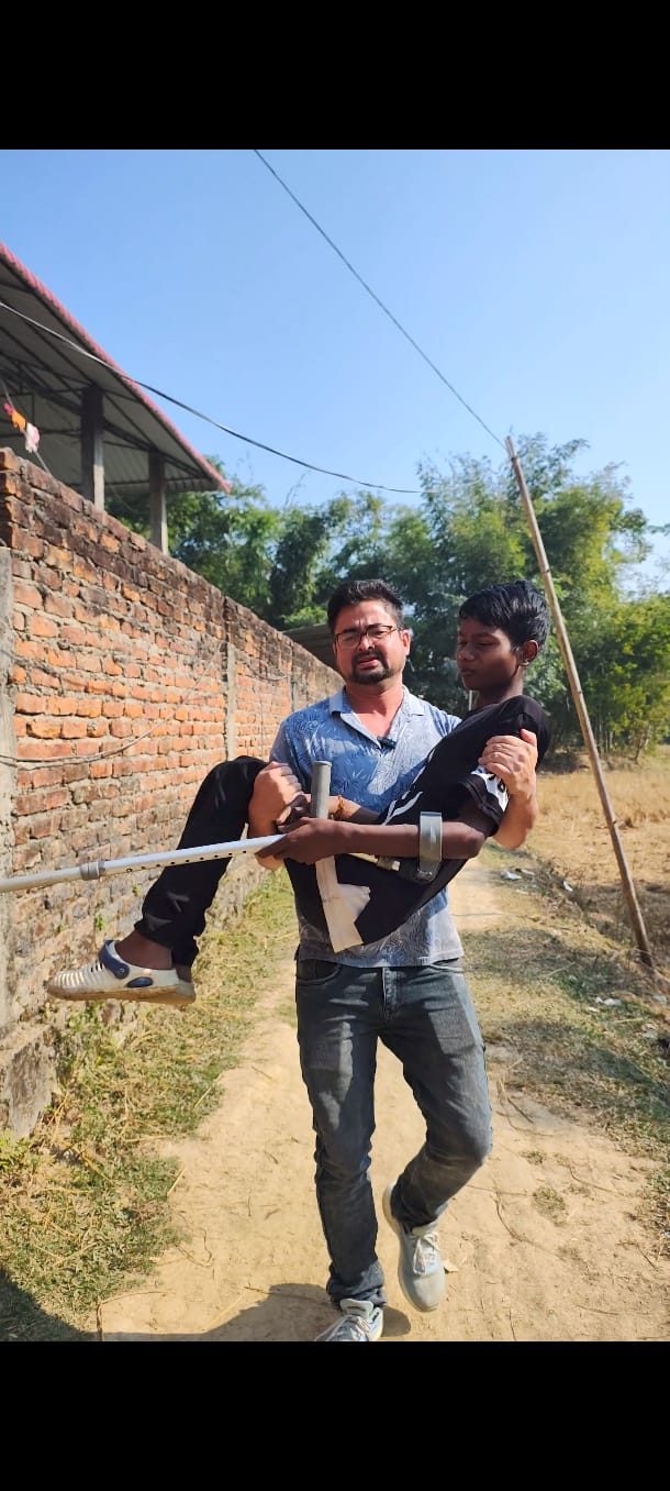 পিতৃ মাতৃ নথকা এটা ল'ৰাক চিকিৎসাৰ দায়িত্ব লোৱা